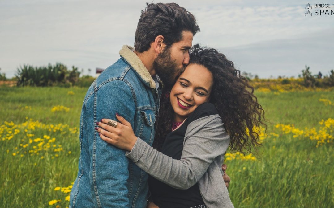 10 Romantic Ways to Say “I Love You” in Spanish  (with audio)